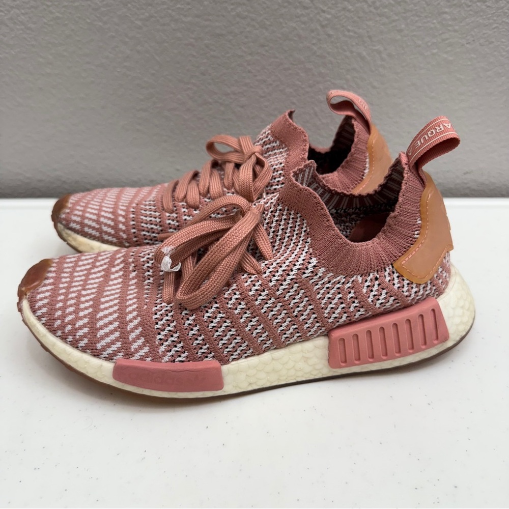 Adidas Boost Running Shoes Size 8 Pink Comfy - Picture 2 of 7